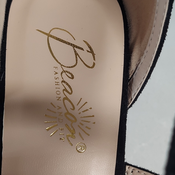 White Snow Leopard Heels 👠 - Picture 4 of 16